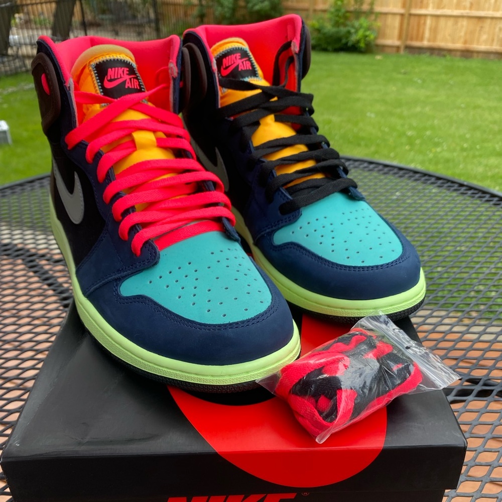 Air Jordan 1 Retro High “Bio Hack” Comes with Box and 2 Sets of Laces.